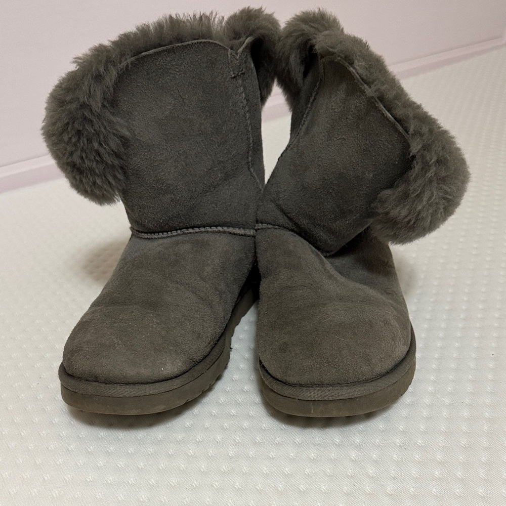 UGG bailey Button Gray Fur-Lined Boots